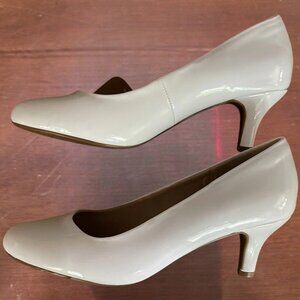 Savaii New York Dress Pumps Size 9.5, White Faux Patent Leather Low Heel Slip-On